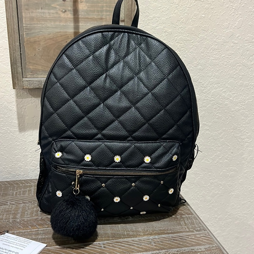 Large backpack call Ted to big pockets on the side with some flaws
